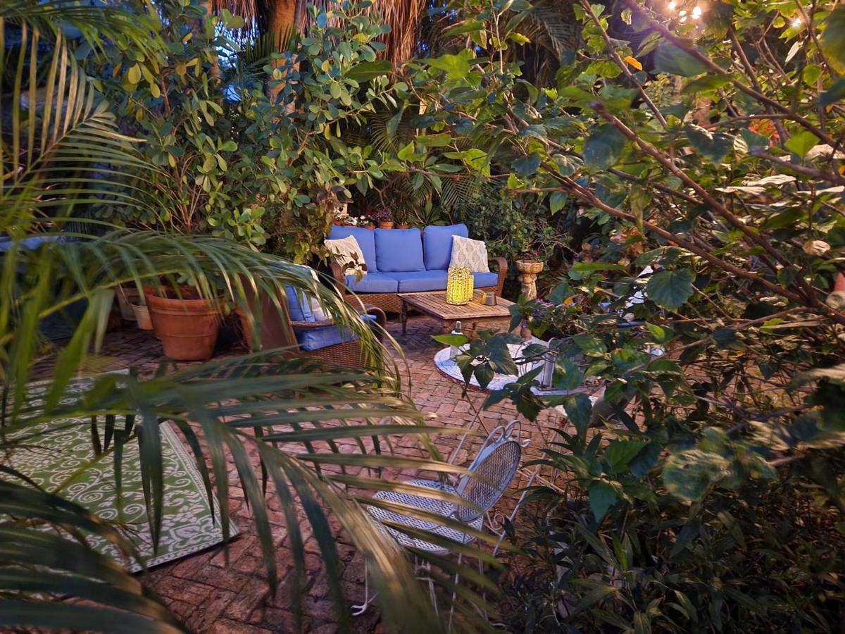 Chateau Gardens Hotel Лейк Уърт Екстериор снимка